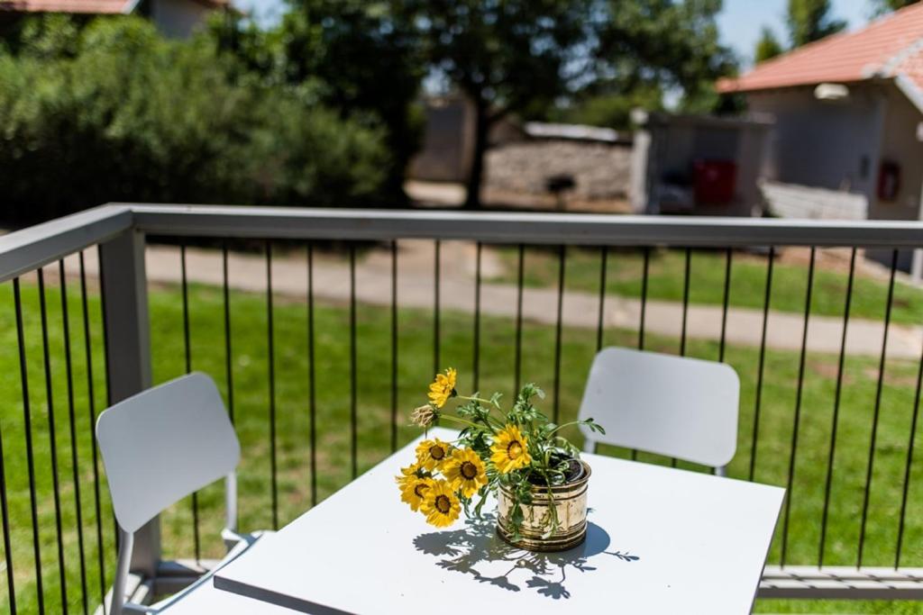 Balkón nebo terasa v ubytování Ein Zivan Village Resort