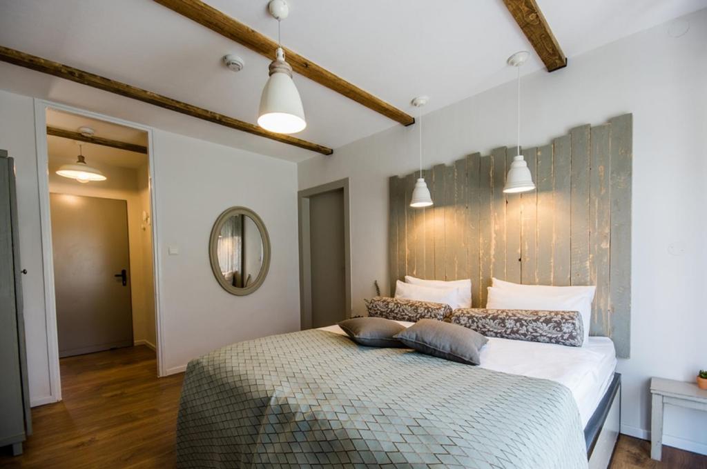 Postel nebo postele na pokoji v ubytování Ein Zivan Village Resort