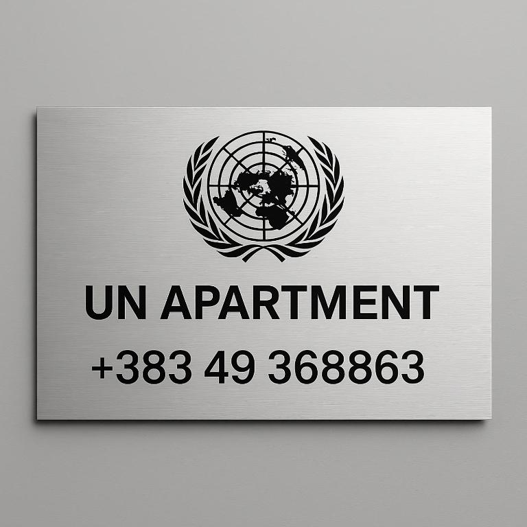 Un Aprtment 4 في بريشتيني: علامة لمنظمة الأمم المتحدة من أجل تقدم الأمم