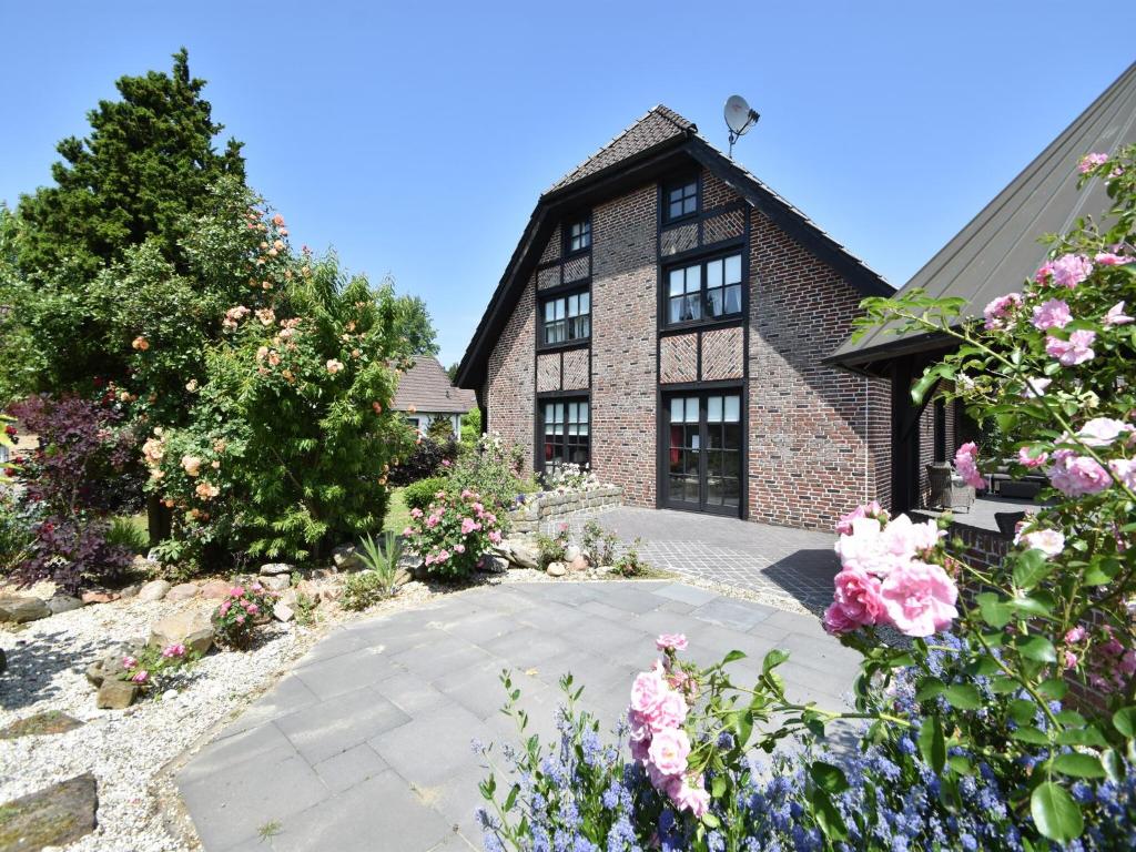 Galeriebild der Unterkunft Spacious Mansion with Meadow View in Bruinisse in Bruinisse