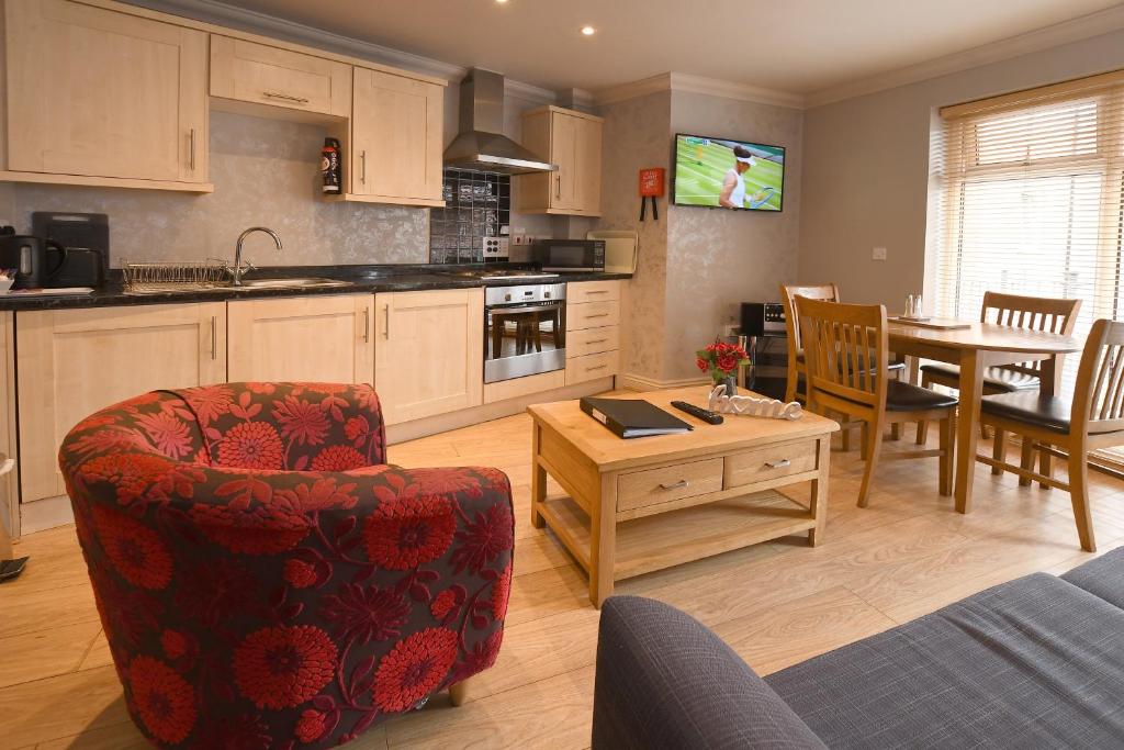 The Queens Hotel & Victoria Cloisters Apartments - Resim 9