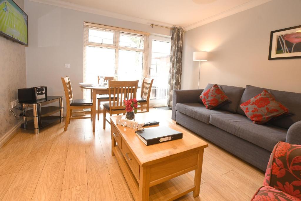 The Queens Hotel & Victoria Cloisters Apartments - Resim 5