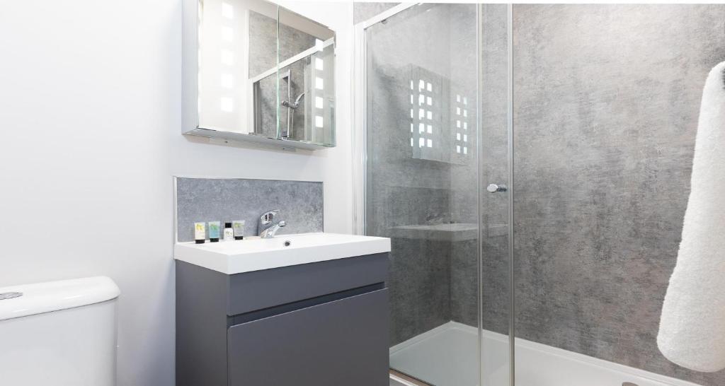 The Clarence Gardens Hotel, BW Signature Collection - Resim 28