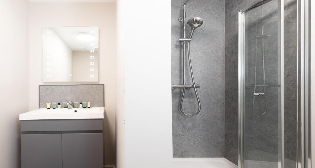 The Clarence Gardens Hotel, BW Signature Collection - Resim 39