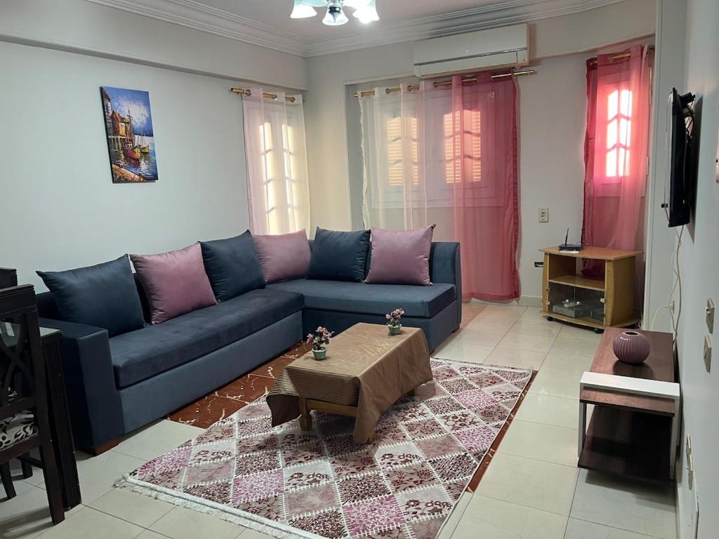 Ruang duduk di Close to the university, marvelous apartment