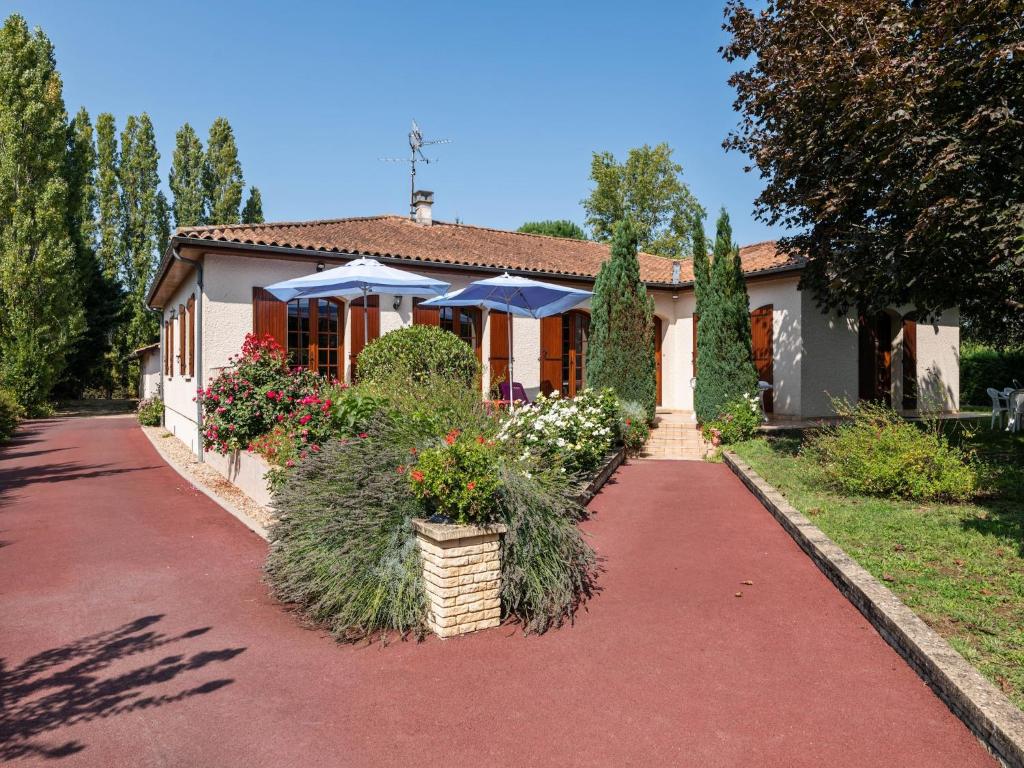 a house with flowers in front of it at Dordogne Villa River Bliss in Pineuilh