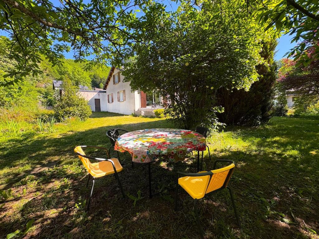 L'Eau Vive Villa 6 pers parc 3000m2 à 50 m de la rivière, Fraisse-sur ...