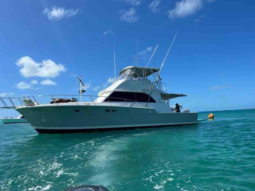 a boat sitting in the water in the ocean at Unit was sold in Caraballeda
