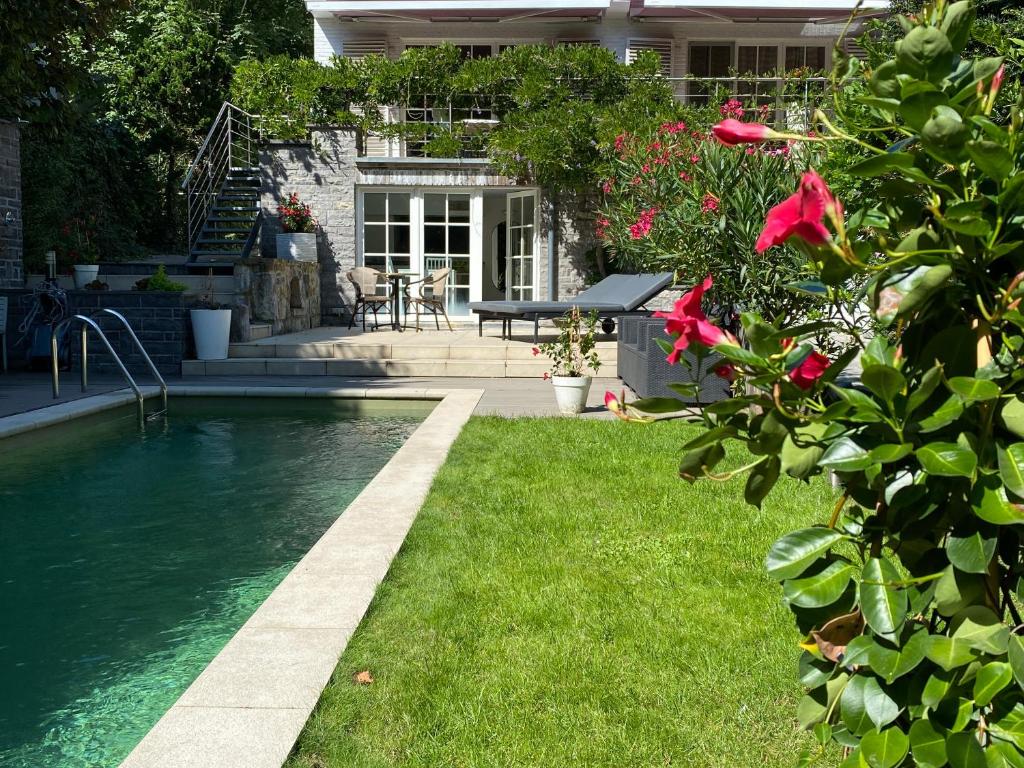 a house with a swimming pool in the yard at Studio swimming pool BXL in Dilbeek