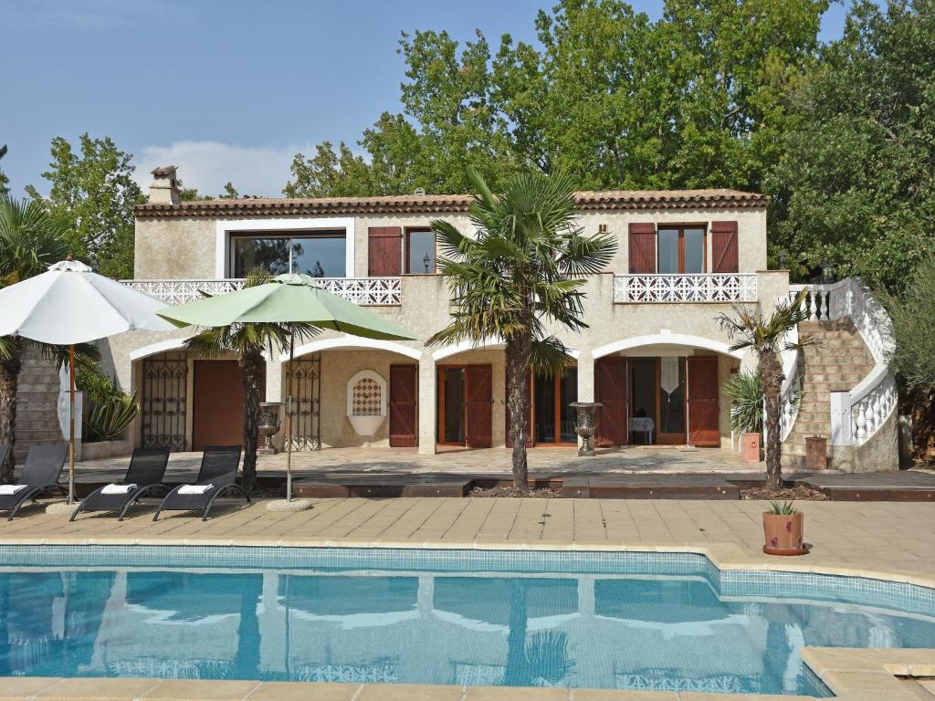 Bazén v ubytování Villa in Saint-Paul with Private Pool nebo v jeho okolí