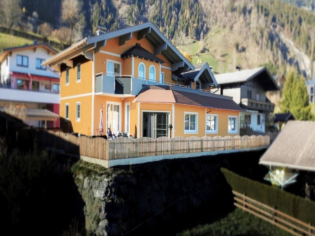 ein Haus auf einer Brücke über einem Gewässer in der Unterkunft Mansion in Goldegg near Ski Lift in Goldegg