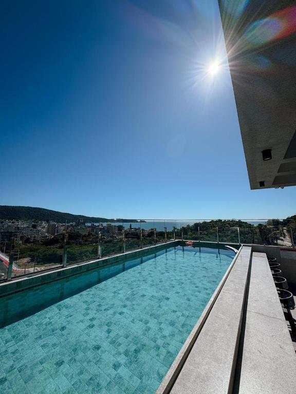 a swimming pool on the roof of a building at Apartamentos Elegance 413 in Bombinhas