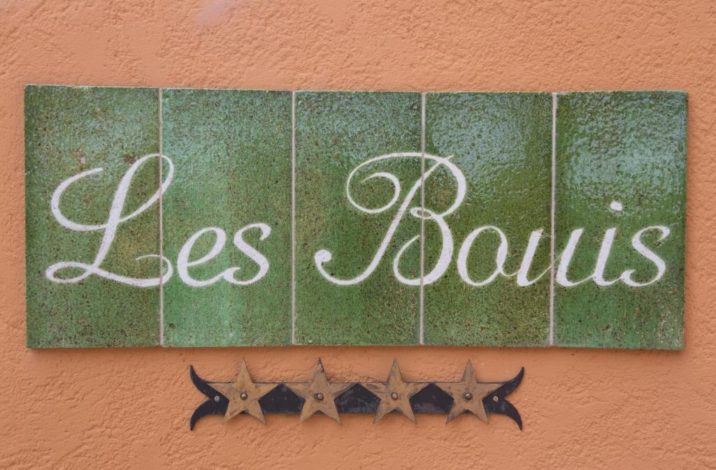 a sign on the side of a building with the words les blairs at Hôtel les Bouis - Vue mer in Saint-Tropez