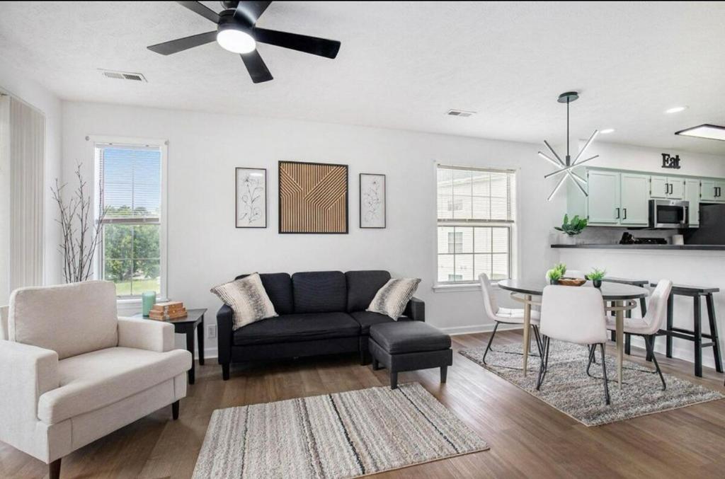 Gallery image of Stylish Stay-Golf & Water Views in Longs