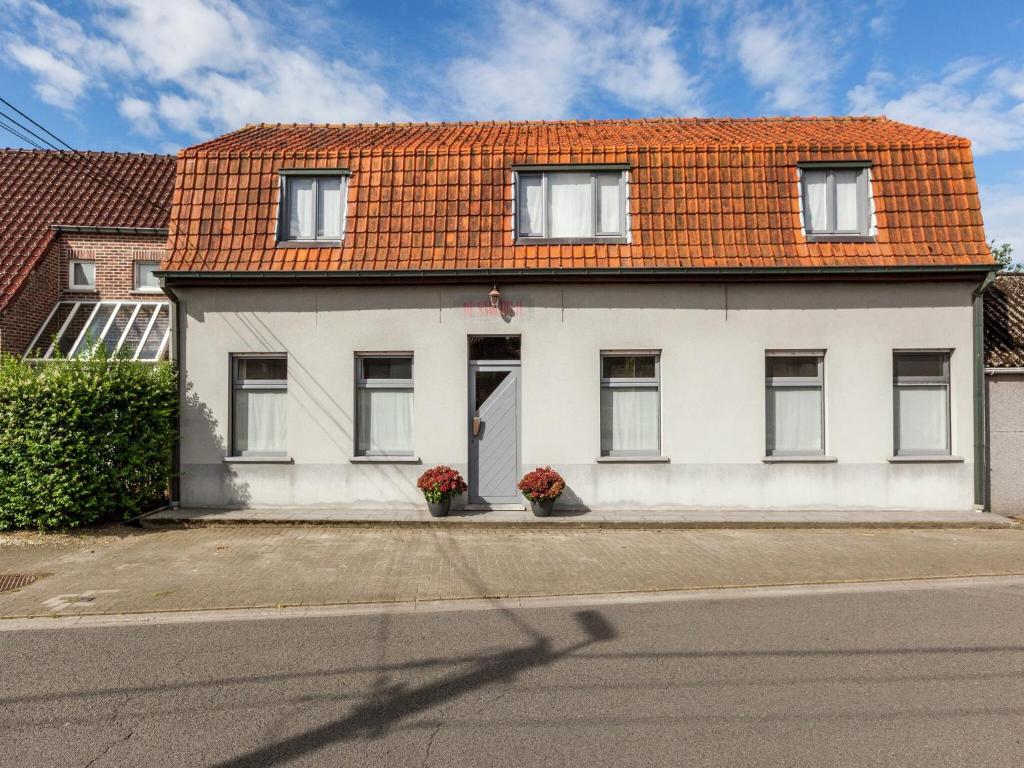 Mansion in Kruiskerke near Forest and Lake - Housity