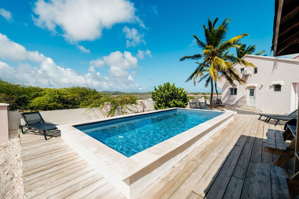 Bazén v ubytování Pink Lagoon by Boutique Bonaire Unique Resorts nebo v jeho okolí