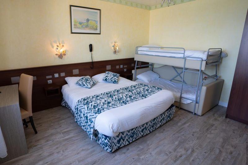 Hotel De La Mer - Quadruple Room With Sea View With Bunk Beds