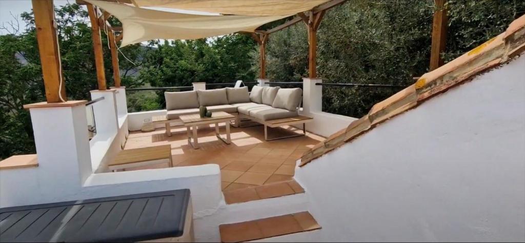 Balkoni atau teres di Beautiful Rustic House
