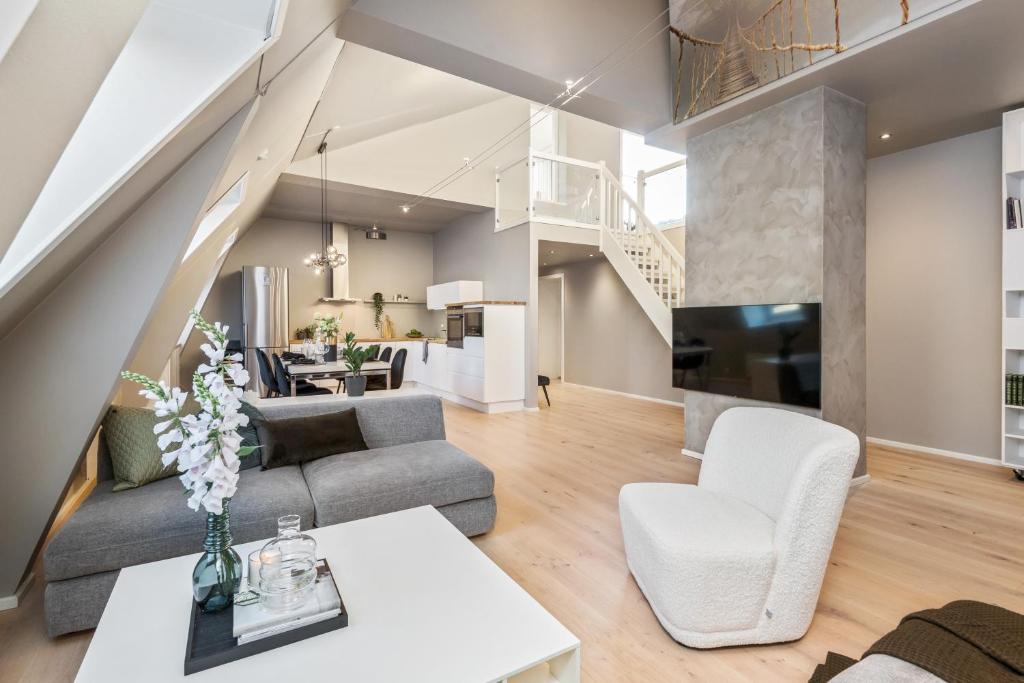 Visual Reference: Two Bedroom Penthouse With Large Living Room And Rooftop In