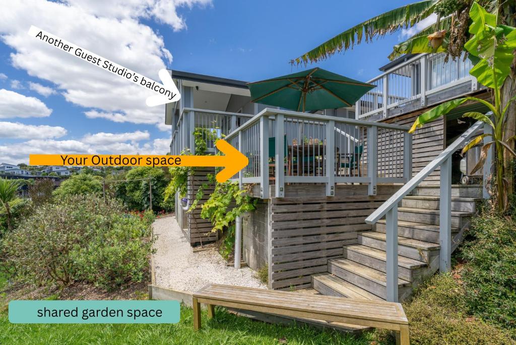 Pineapple Palace Studio - Resim 2