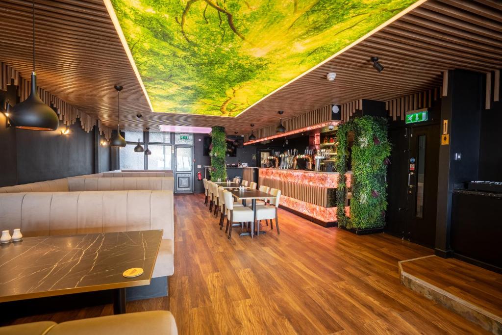 Woodhouse Hotel Fully refurbished quiet family hotel No stag or hens all will be refused on checkin - Resim 6