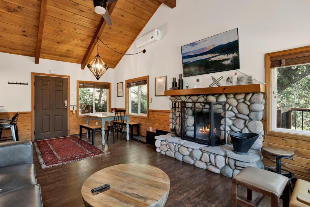 Khu vực ghế ngồi tại Black oak cabin #1977