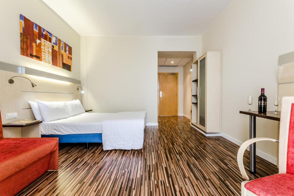 Hotel YIT Ciudad De Zaragoza - Resim 11