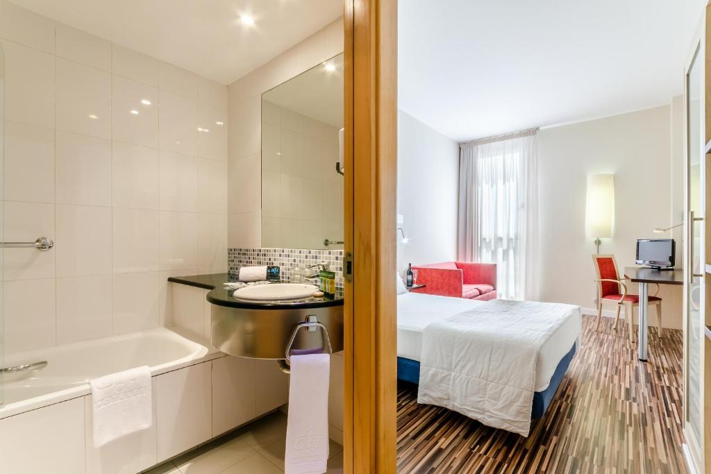 Hotel YIT Ciudad De Zaragoza - Resim 13