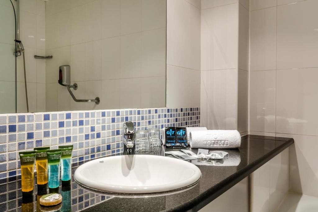 Hotel YIT Ciudad De Zaragoza - Resim 8