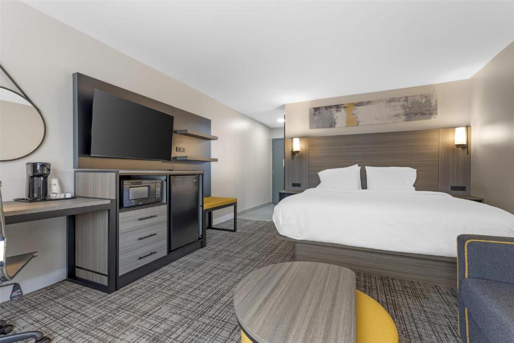 a hotel room with a bed and a flat screen tv at Best Western Plus Elgin - Chicago in West Dundee
