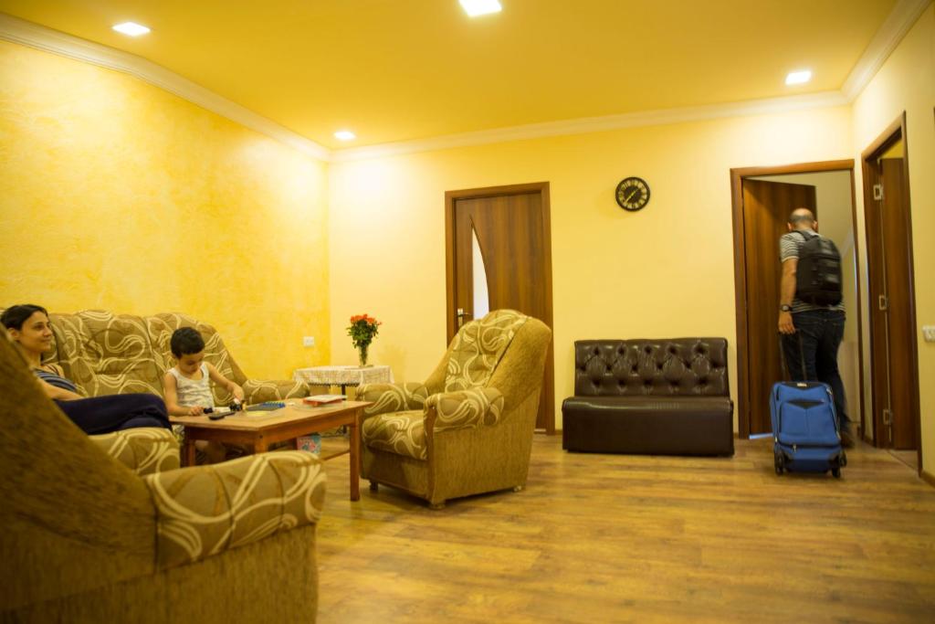 Posezení v ubytování Your Hostel