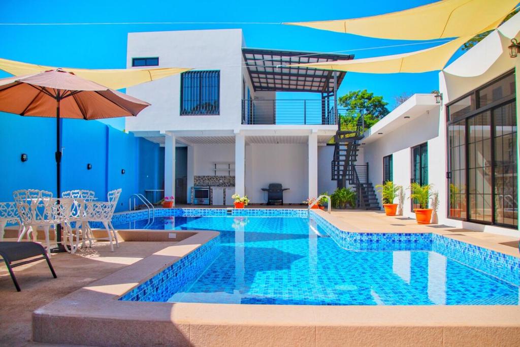 Bazén v ubytování Villa Sagrado Corazón nebo v jeho okolí