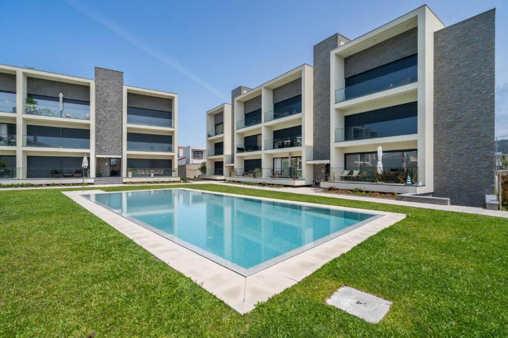an image of an apartment building with a swimming pool at Praia Mar Apartamento T2 in Esposende