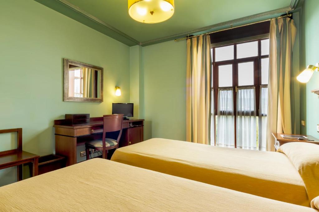 Postel nebo postele na pokoji v ubytování Hotel Azofra