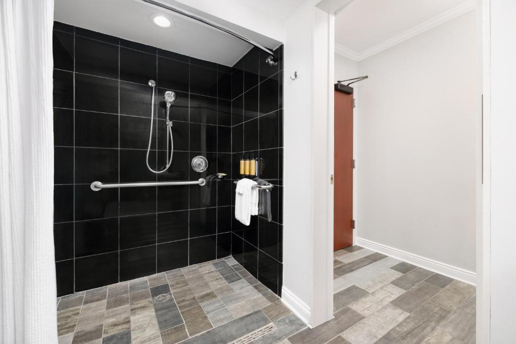 Omni Riverfront New Orleans - 