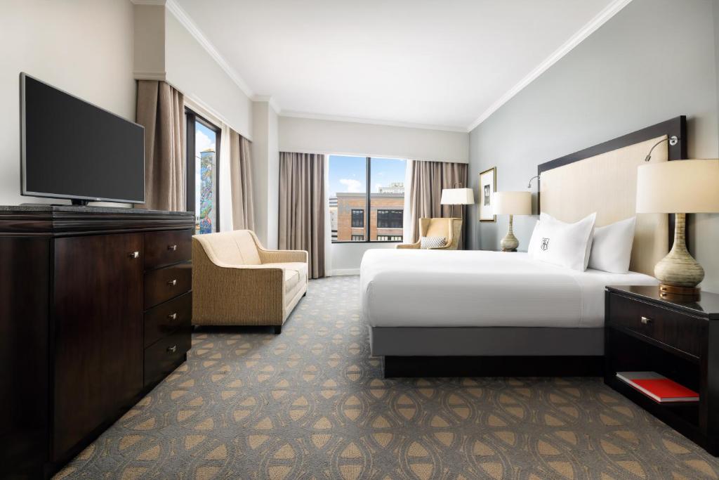 Omni Riverfront New Orleans - 