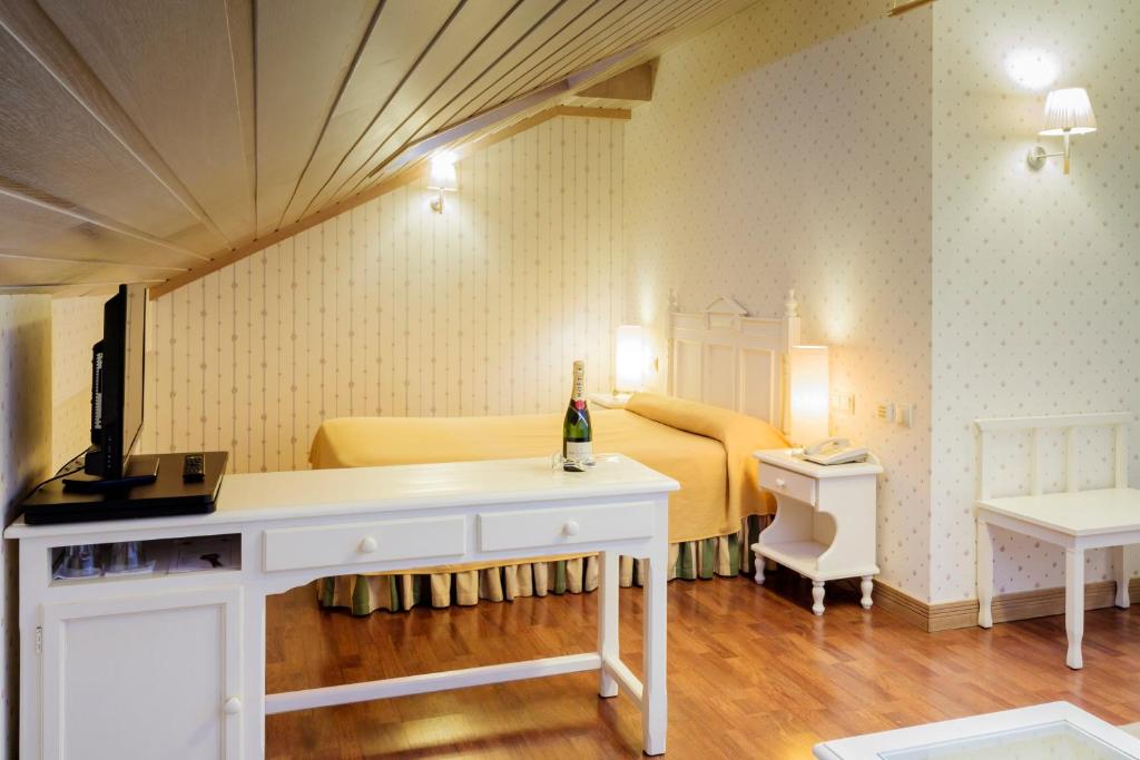 Postel nebo postele na pokoji v ubytování Hotel Azofra