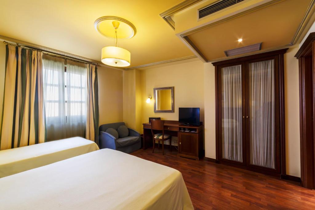 Postel nebo postele na pokoji v ubytování Hotel Azofra