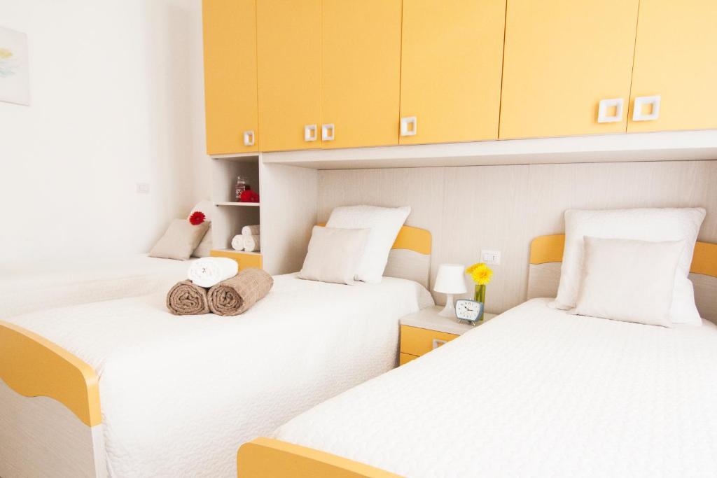 Postel nebo postele na pokoji v ubytování Alessia's Flat - Breno 1