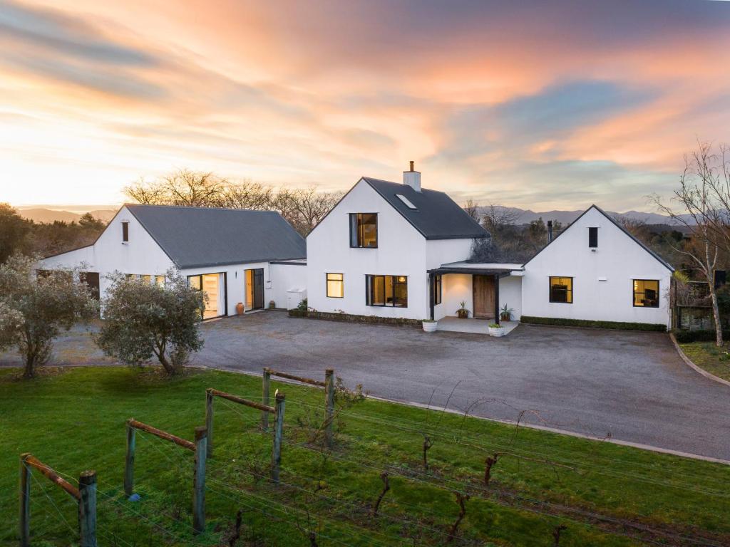 Olive Grove Estate - Resim 1