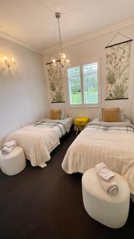 Picture Perfect in the heart of the Village - Resim 7