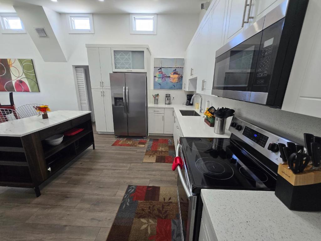 a kitchen with a stove and a refrigerator at Little Wynwood Oasis in Miami