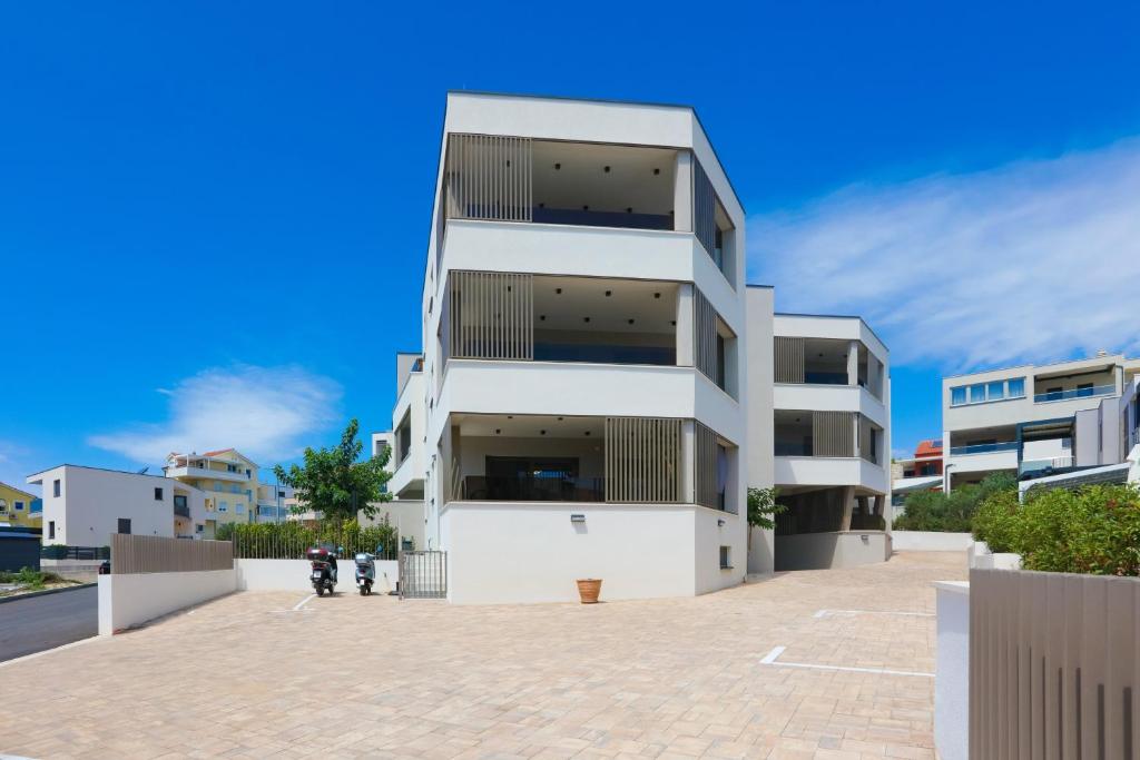 Apartments with hot tub Vodice - 23894