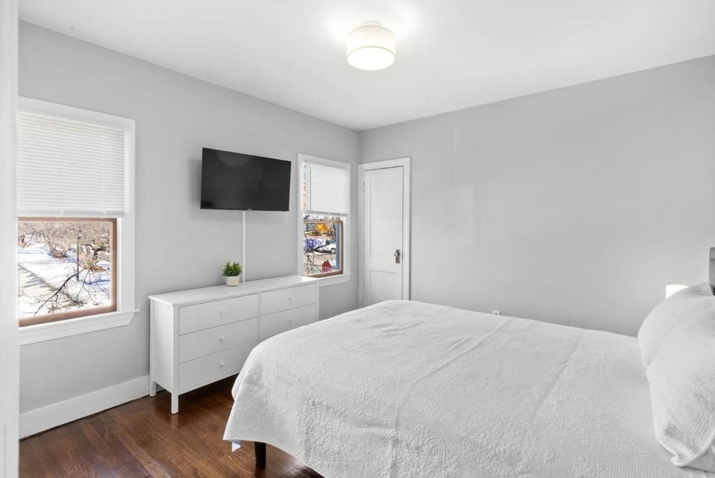 Ένα ή περισσότερα κρεβάτια σε δωμάτιο στο Quiet & Cozy Room by SCSU