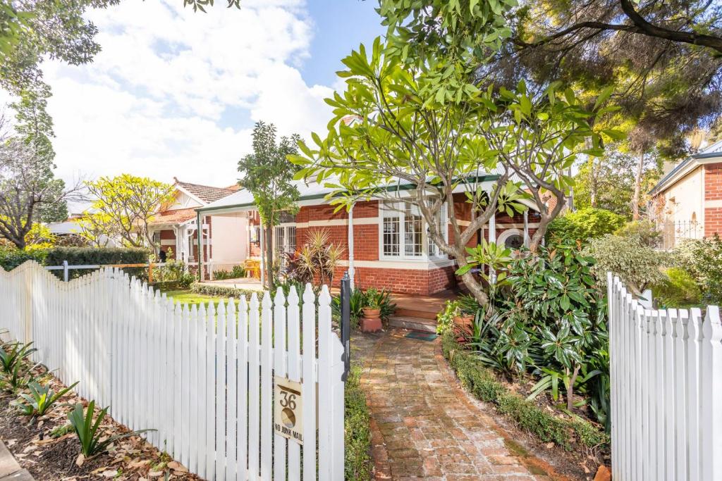 Κήπος έξω από το The Federation Cottage