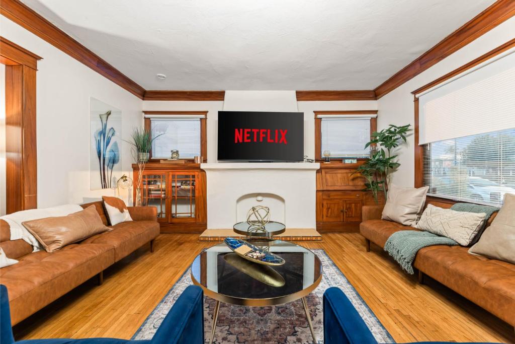 a living room with a couch and a tv at Bright Coastal Escape 4 Bedroom 2 Bath Near CSULB Long Beach Airport and Beach in Long Beach