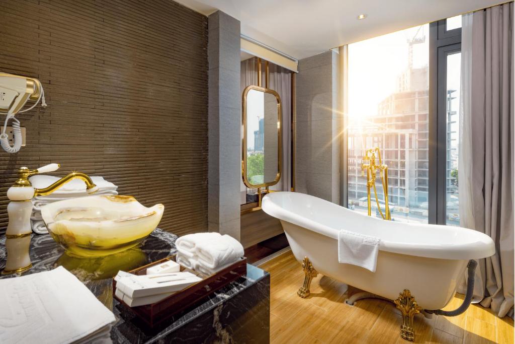 Noble Suite City View - Free Minibar & Afternoon Tea