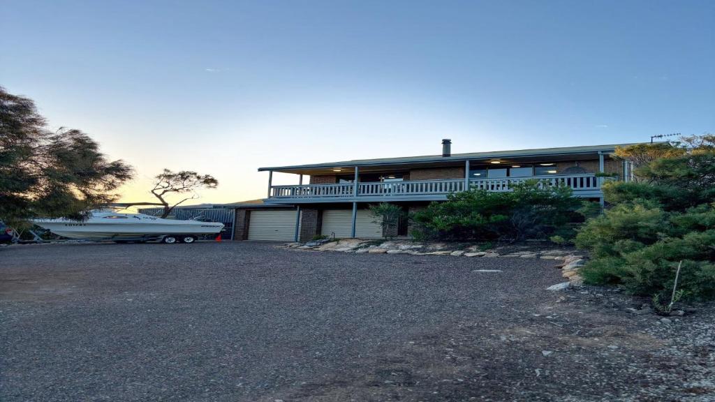 Bay Life - Relax, Unwind andeexperience Coffin Bay Life At Its Best ...