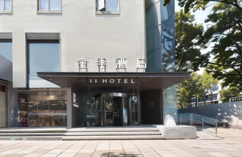 Clădirea în care este situat/ăhotelul