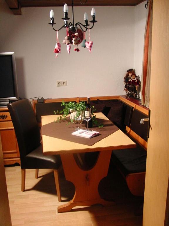 a desk with a chair and a wooden table with at Ferienwohnung Anne in Sankt Ulrich am Pillersee